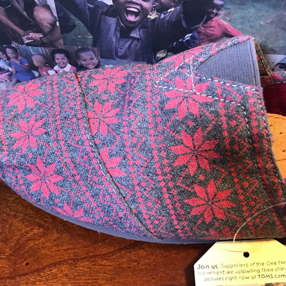 TOMS Classics Red Snowflake slip on Men ,Size 12, - Picture 3 of 4